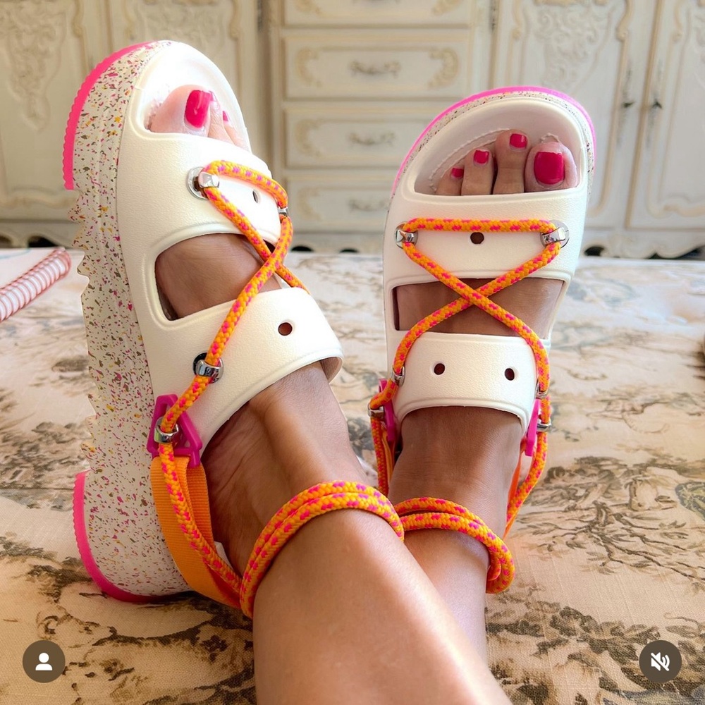 SOLD OUT ONLINE HIKER XSCAPE FESTIVAL SANDAL CROCS NWOT